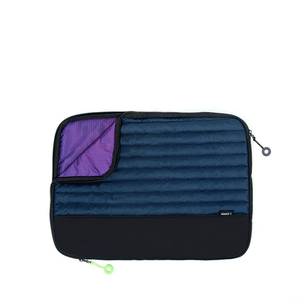 Mueslii 16" padded laptop sleeves made of rip stop nylon and Ykk zips, color rip stop blue, inside view.